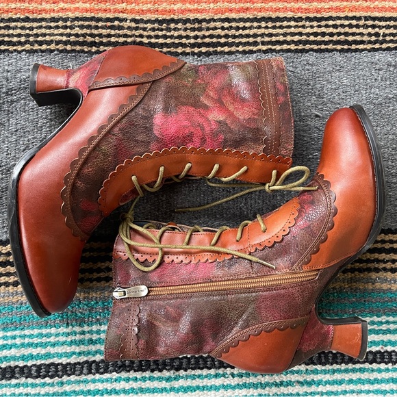 L'artiste Lace-Up Heeled Boots size 7 - Picture 3 of 7